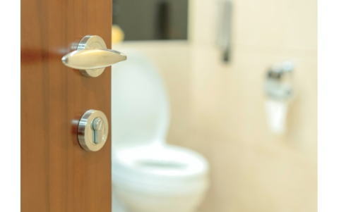 防犯カメラ・トイレ用センサーとの組み合わせで防犯強化